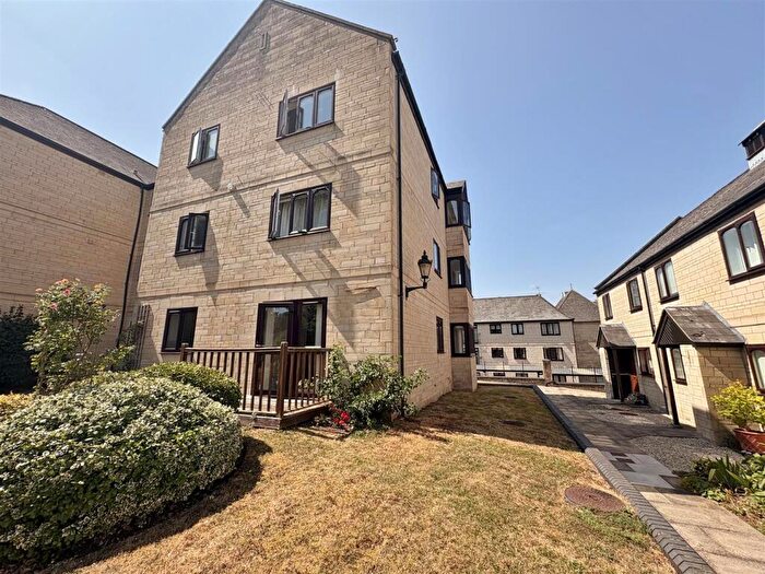 2 Bedroom Apartment For Sale In Fitzmaurice Place, Bradford-On-Avon, BA15