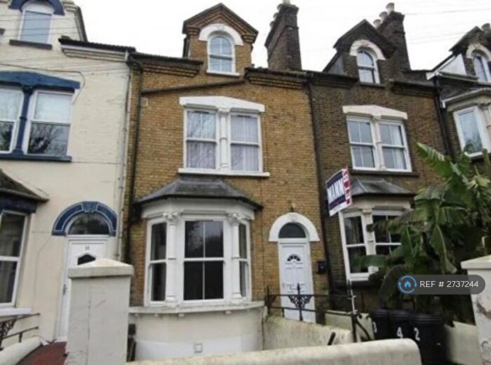 1 Bedroom Flat To Rent In Albany Terrace, Chatham, ME4