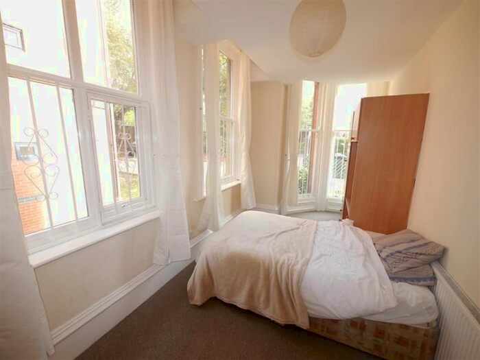 2 Bedroom Flat To Rent In Clarendon Road, Leeds, LS2