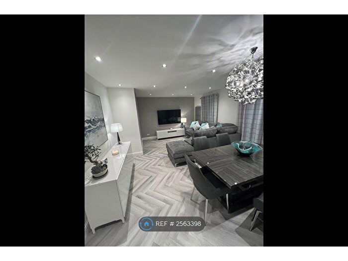 2 Bedroom Flat To Rent In Rubislaw Square, Aberdeen, AB15