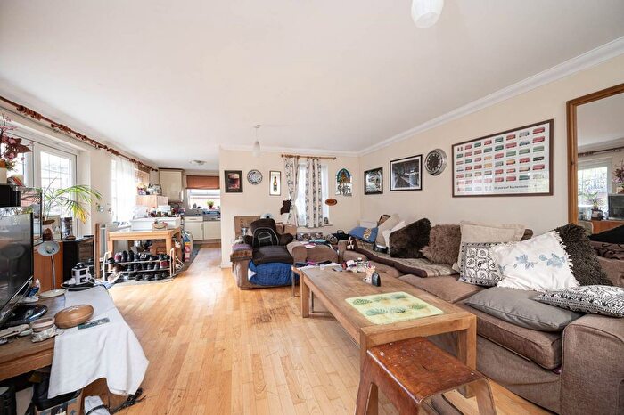 4 Bedroom Terraced House For Sale In Brodia Road, Stoke Newington, London, N16