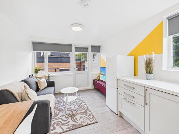 2 Bedroom Flat To Rent In Grove Street Studios The Groves, Liverpool, L7