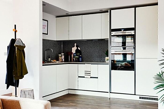 2 Bedroom Flat To Rent In Uncle Southall, Merrick Rd, Southall, UB2