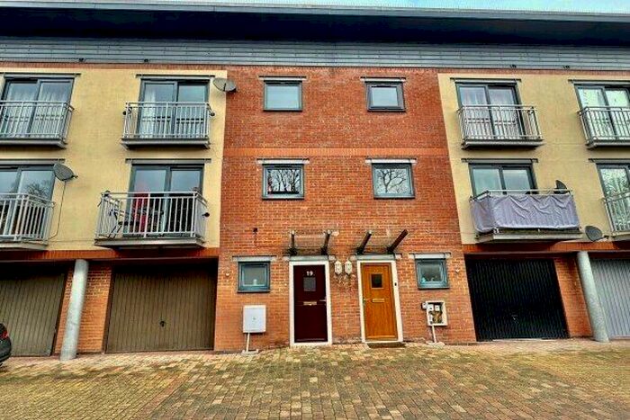 2 Bedroom Town House To Rent In Merchants Court, Bedford, MK42