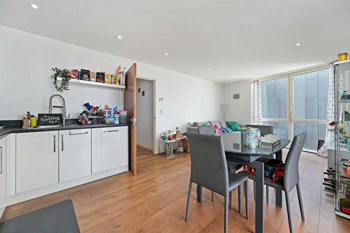 2 Bedroom Flat For Sale In Ealing Road, Brentford, TW8