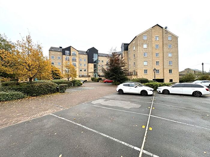 2 Bedroom Flat To Rent In Apartment, Ellis Court, Dewsbury, West Yorkshire, WF13