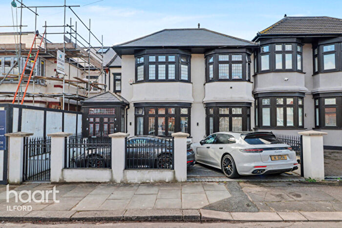6 Bedroom Semi Detached House For Sale In Canterbury Avenue, Ilford, IG1