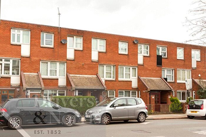 3 Bedroom Terraced House For Sale In Mackenzie Road, Islington, London, N7