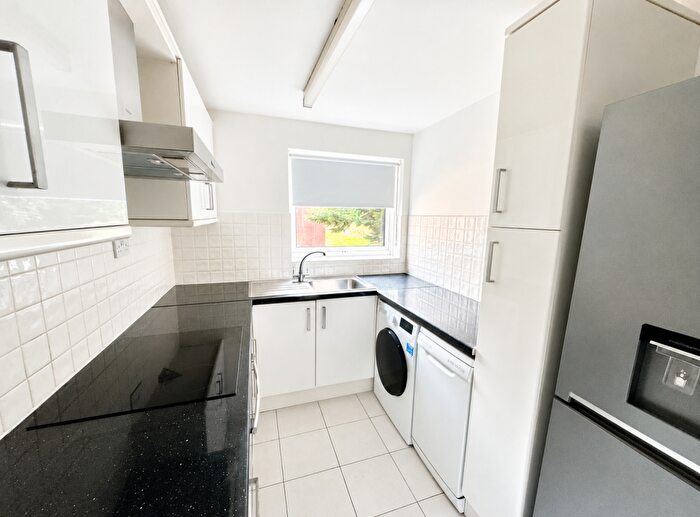 2 Bedroom Flat To Rent In Frensham Way, Harborne, B17