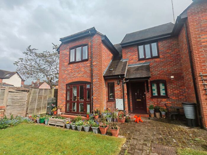 2 Bedroom Flat To Rent In Watermeadow, Brook Court Watermeadow, HP5