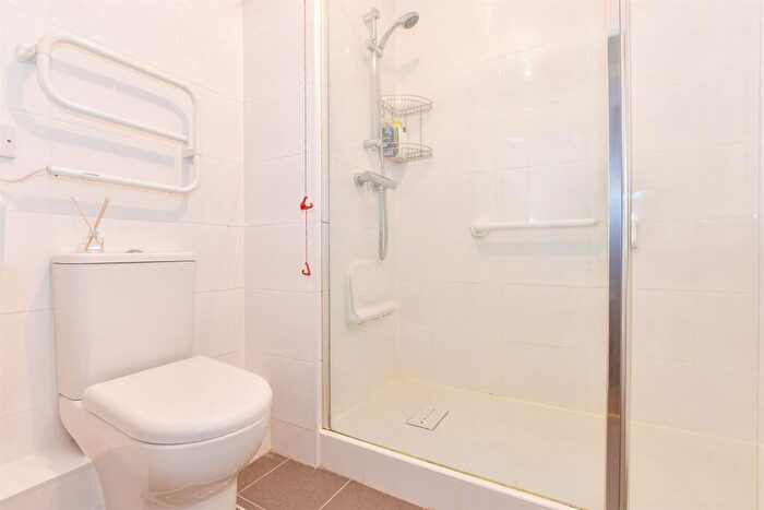 1 Bedroom Flat For Sale In Gales Drive, Three Bridges, Crawley, West Sussex, RH10