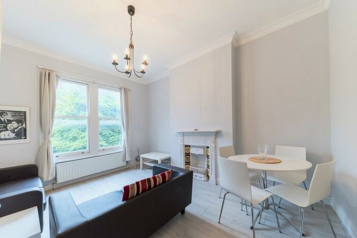 2 Bedroom Flat To Rent In First Floor Rear, Dartmouth Road, Kilburn, NW2