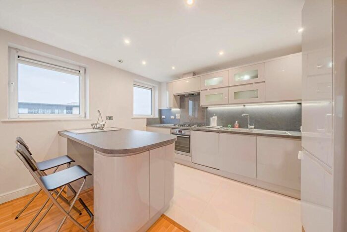 2 Bedroom Flat To Rent In Erebus Drive, Woolwich, London, SE28