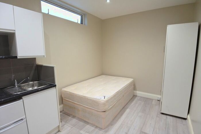 Studio To Rent In West Hendon Broadway, West Hendon, NW9
