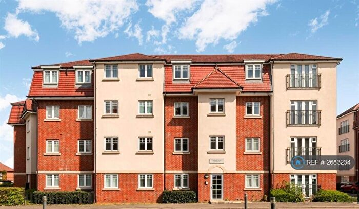 2 Bedroom Flat To Rent In Schoolgate Drive, Morden, SM4