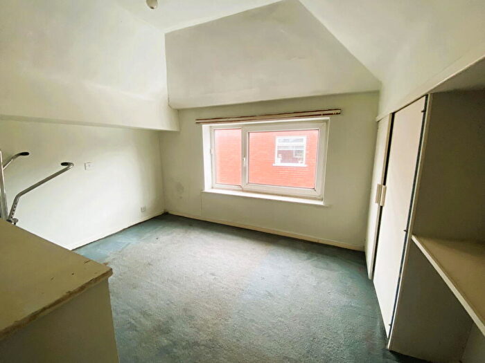 3 Bedroom Semi-Detached Bungalow For Sale In Fairfields, Garden Suburb, Oldham, OL8