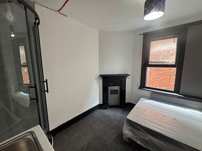 Studio To Rent In High Road, London, NW10