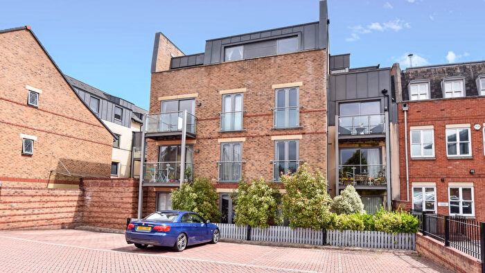 2 Bedroom Flat To Rent In Spur House, SL6