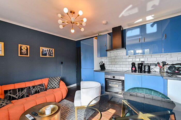 2 Bedroom Flat To Rent In Southey Road, London, Oval, London, SW9