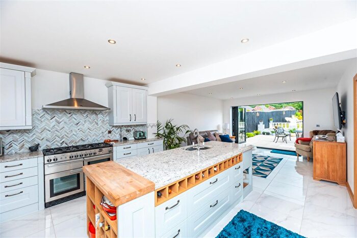 4 Bedroom Bungalow For Sale In Glynhir Road, Pontarddulais, Swansea, SA4