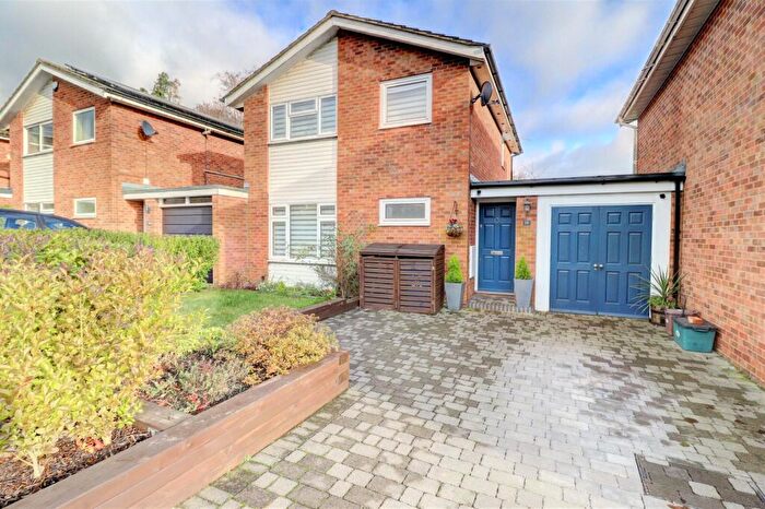 3 Bedroom Link Detached House For Sale In Clementi Avenue, Holmer Green, High Wycombe, Buckinghamshire, HP15
