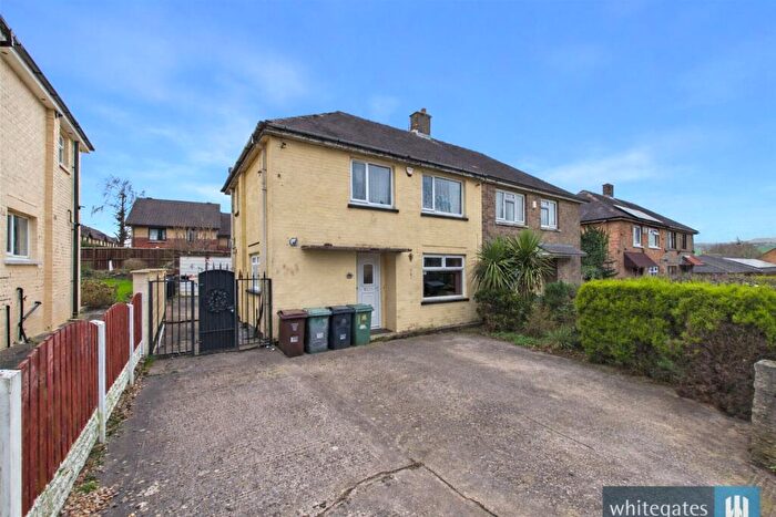 3 Bedroom Semi Detached House For Sale In Wallingford Mount, Allerton, Bradford, West Yorkshire, BD15