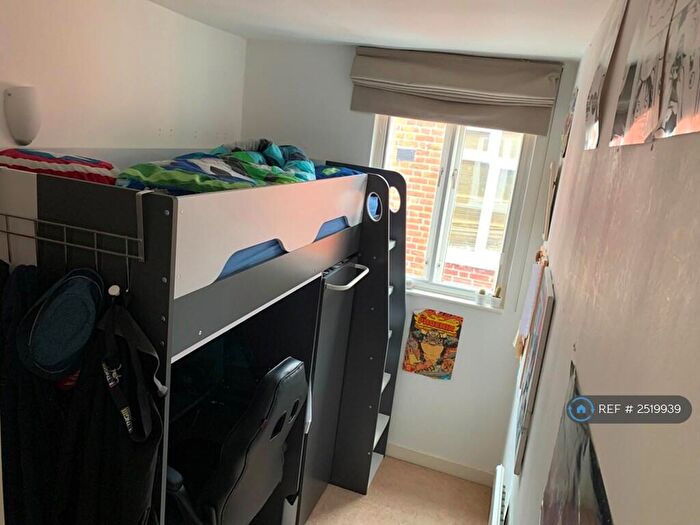 3 Bedroom Flat To Rent In Lyric Rd, London, SW13