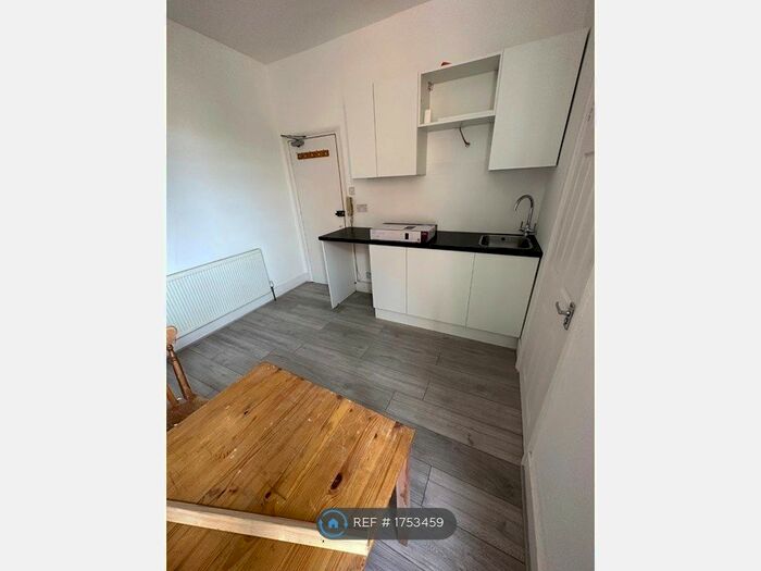 Studio To Rent In Myddleton Road, London, N22