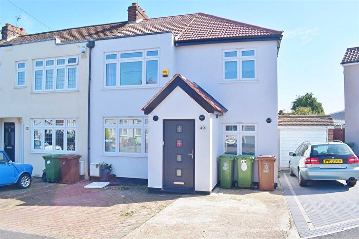 4 Bedroom Semi-Detached House To Rent In Cowper Close, Welling, Kent, DA16