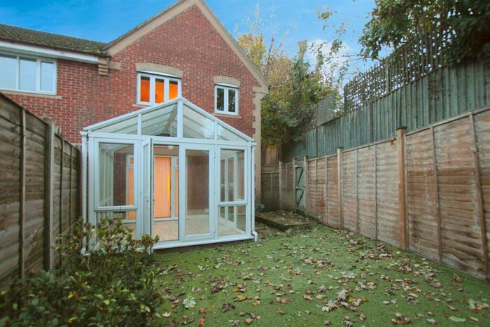 3 Bedroom House To Rent In Pettys Close, Waltham Cross, EN8