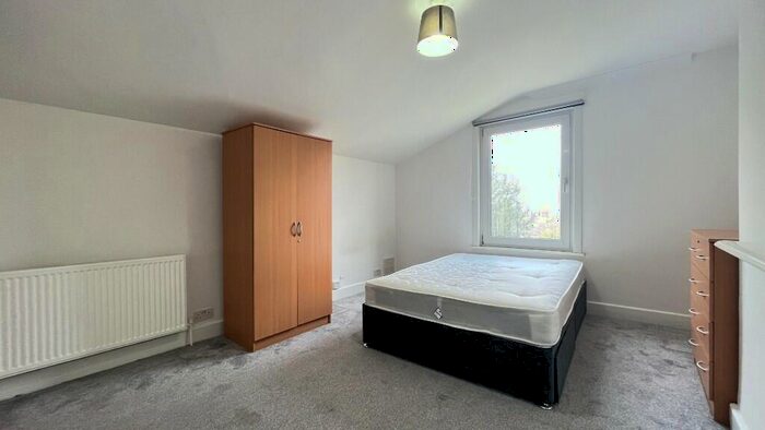Studio To Rent In Cedar Road, Sutton, Surrey, SM2
