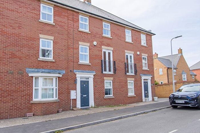 4 Bedroom Terraced House To Rent In Cae Canol, Penarth, CF64