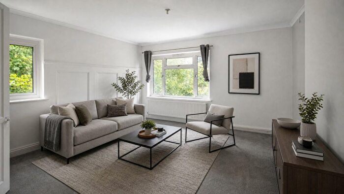 3 Bedroom Flat For Sale In Imberhorne Lane, East Grinstead, RH19