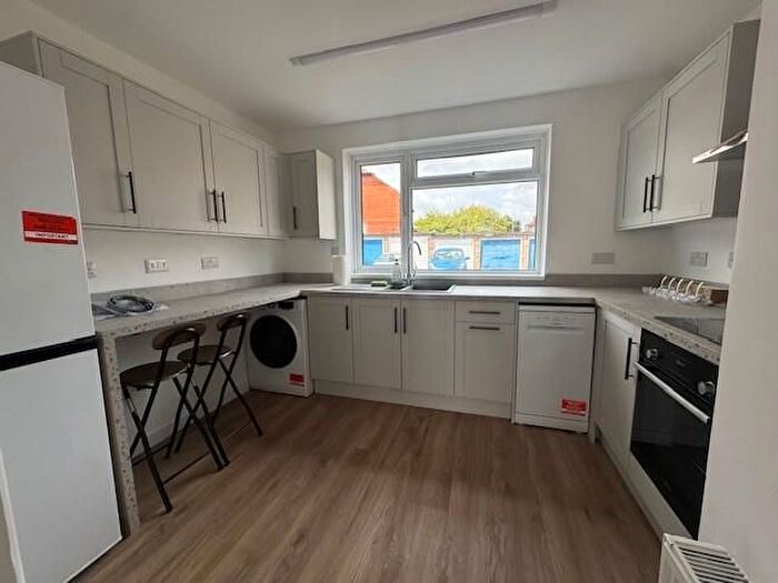2 Bedroom Flat To Rent In Stroud Green, Newbury, RG14