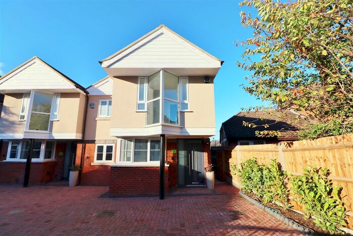 3 Bedroom Property To Rent In Sparrows Wick, Sparrows Herne, Bushey, WD23