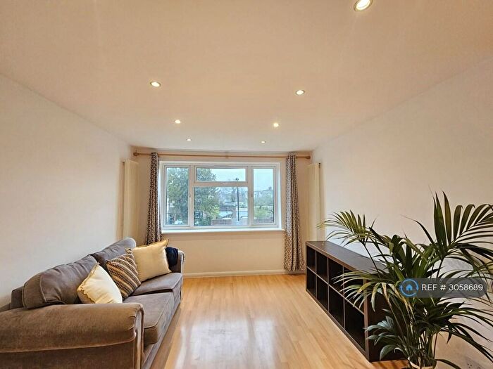 2 Bedroom Flat To Rent In Hainault Road, London, E11