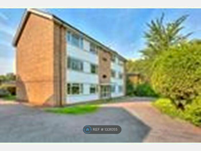 2 Bedroom Flat To Rent In Russett Court, Caterham, CR3