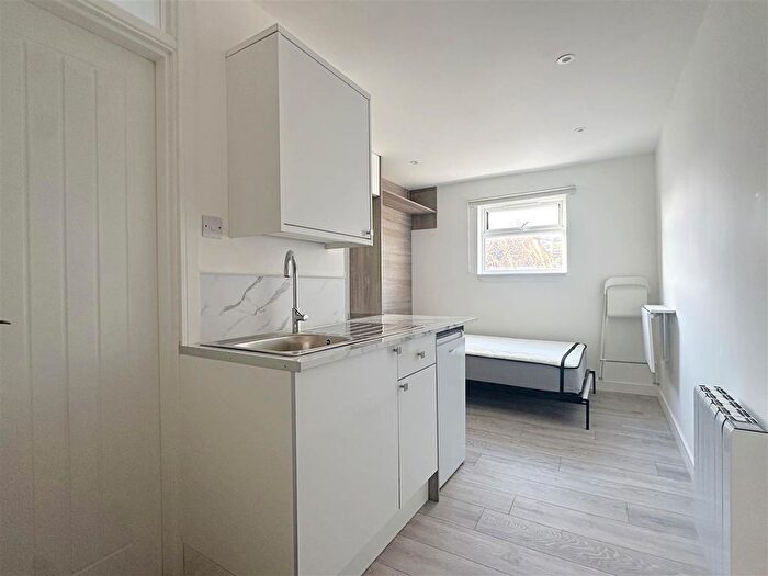 Studio To Rent In Lansdowne Place, Hove, BN3