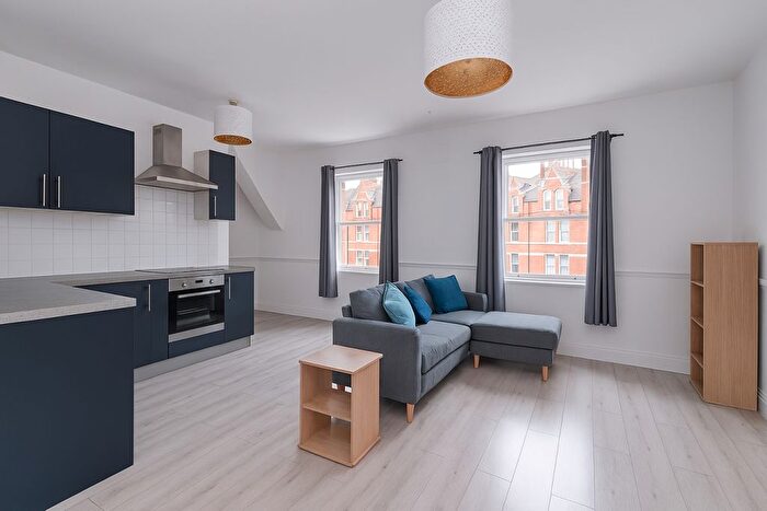 1 Bedroom Flat To Rent In Streatham High Road, London, SW16