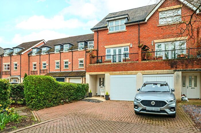 4 Bedroom End Terrace House For Sale In Lindford, Hampshire, GU35