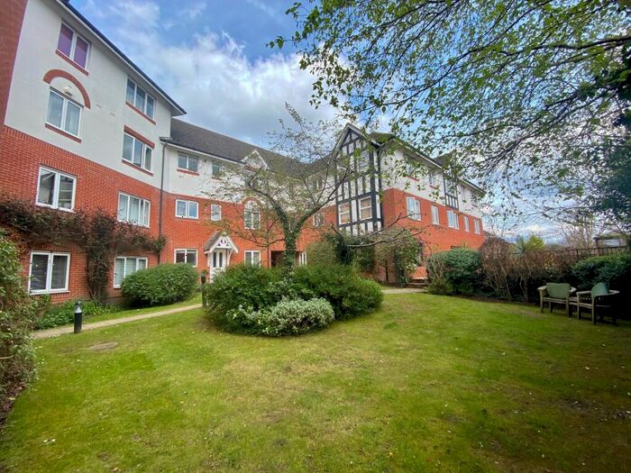 2 Bedroom Flat To Rent In Woking, GU22