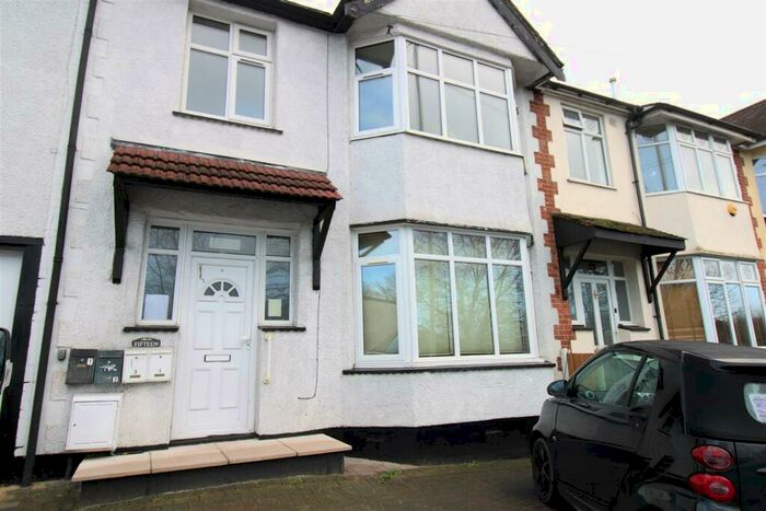 1 Bedroom Apartment To Rent In Abbs Cross Lane, Hornchurch, RM12
