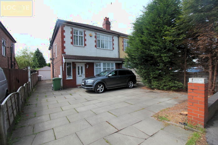 4 Bedroom Semi Detached House For Sale In Stretford Road, Urmston, M41
