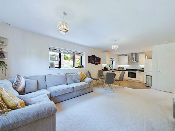 1 Bedroom Flat For Sale In Plough Lane, Purley, CR8