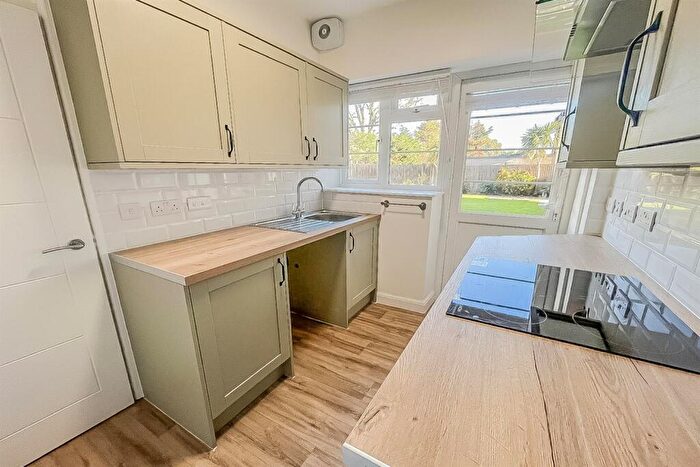 2 Bedroom Flat To Rent In Vincent Court, Bell Lane, Hendon, NW4