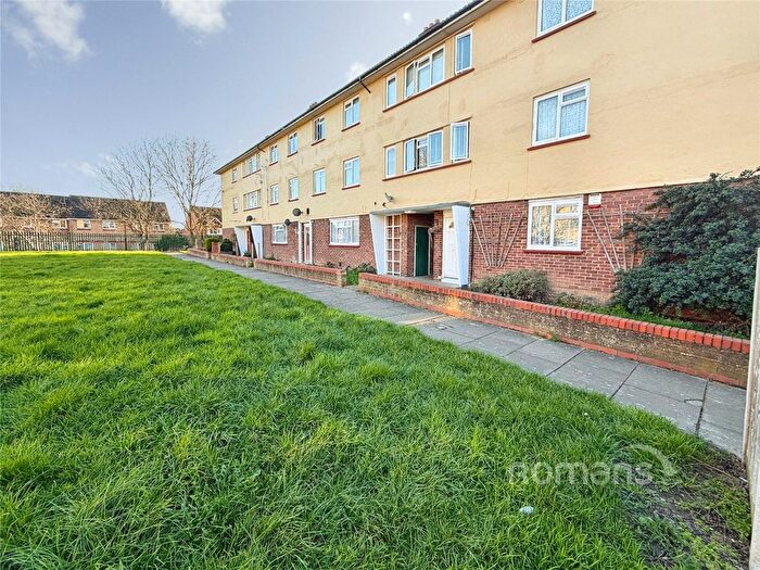2 Bedroom Maisonette For Sale In Heather Lane, Yiewsley, West Drayton, UB7