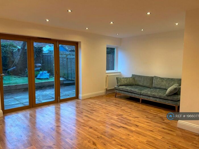 3 Bedroom Terraced House To Rent In Brownswell Road, London, N2