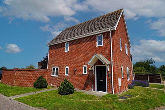 3 Bedroom Semi-Detached House For Sale In Pickwick Drive, Lowestoft, NR32