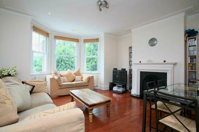 3 Bedroom Apartment To Rent In Hazelwood Lane, London, N13