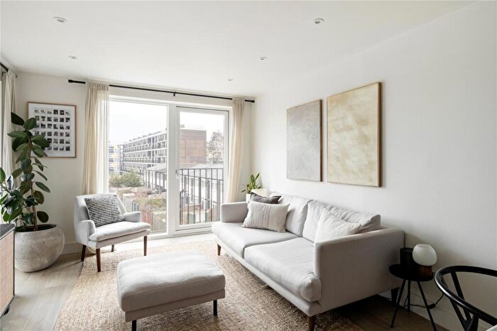 1 Bedroom Apartment For Sale In De Beauvoir Crescent, London, N1